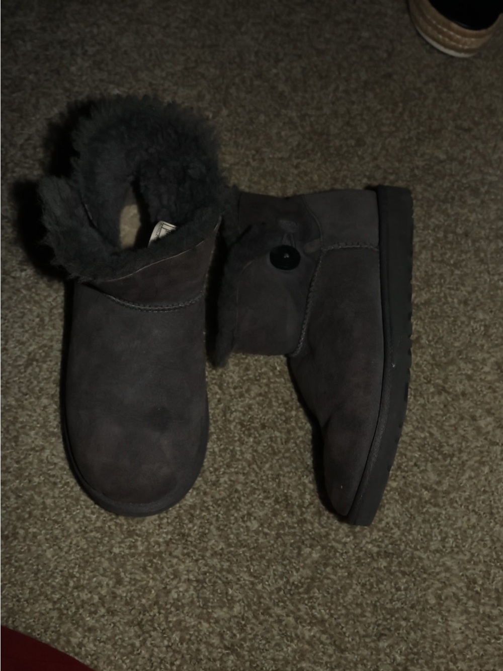 UGG Mini Bailey Button II - Women Size 7